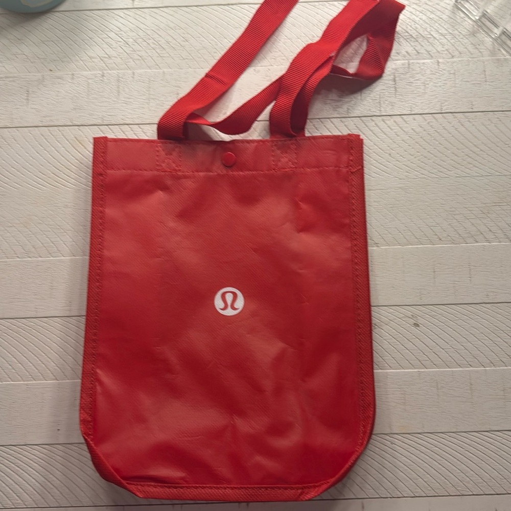 LULULEMON SHOPPING BAGGGGG!